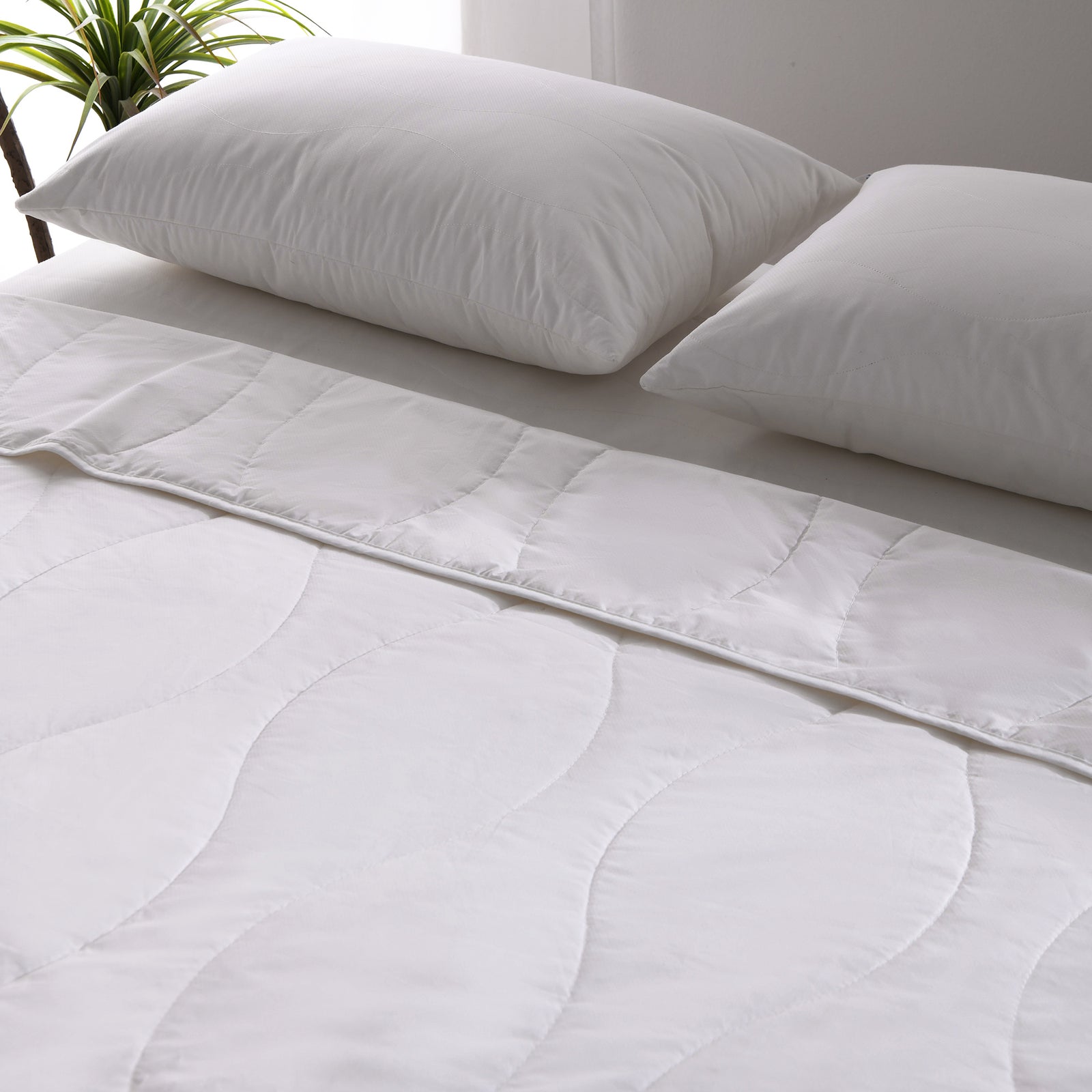 Cool Ease Phase Change Material (PCM) Cooling Technology 150gsm Summer Weight Quilt