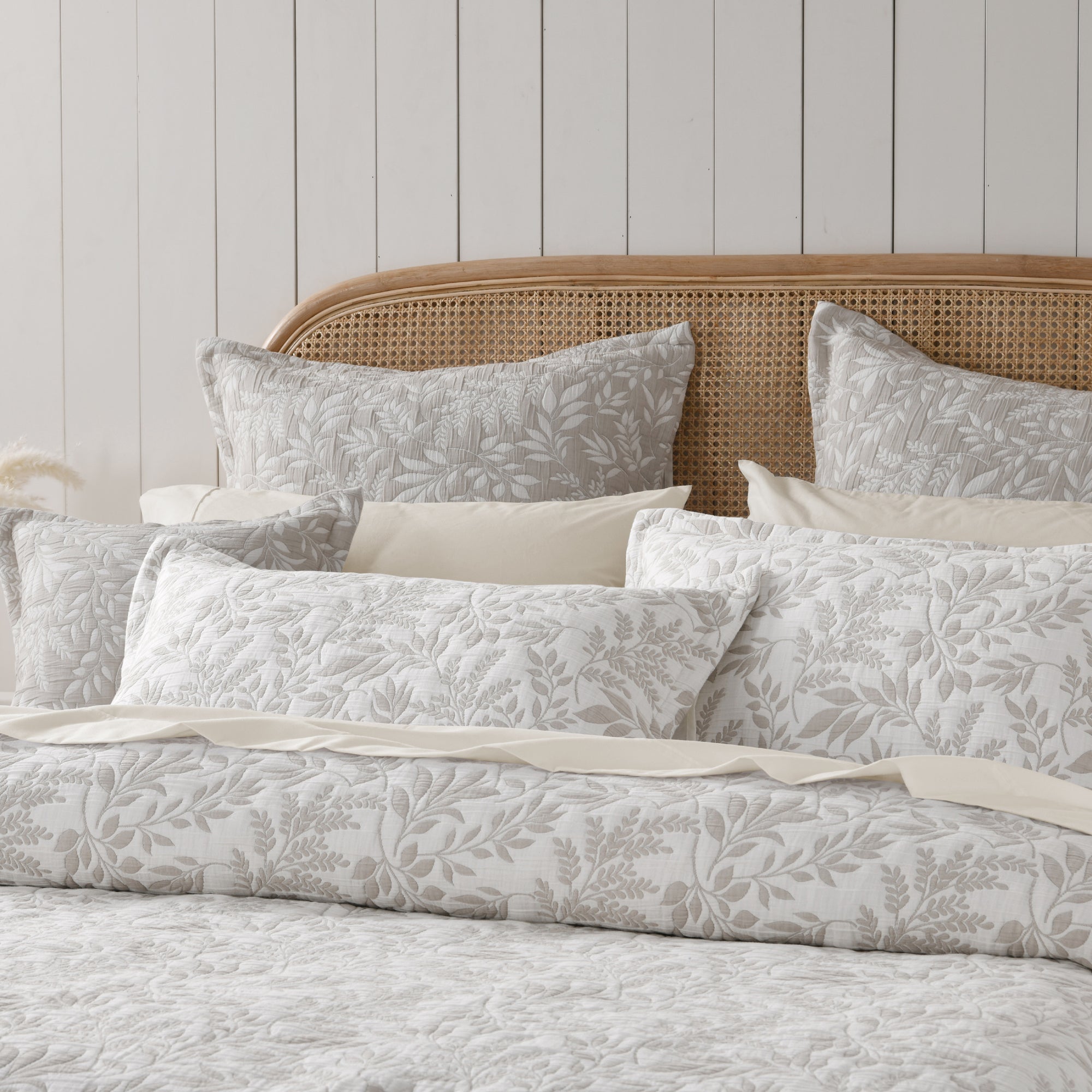 Amelia Bedspread Set Taupe