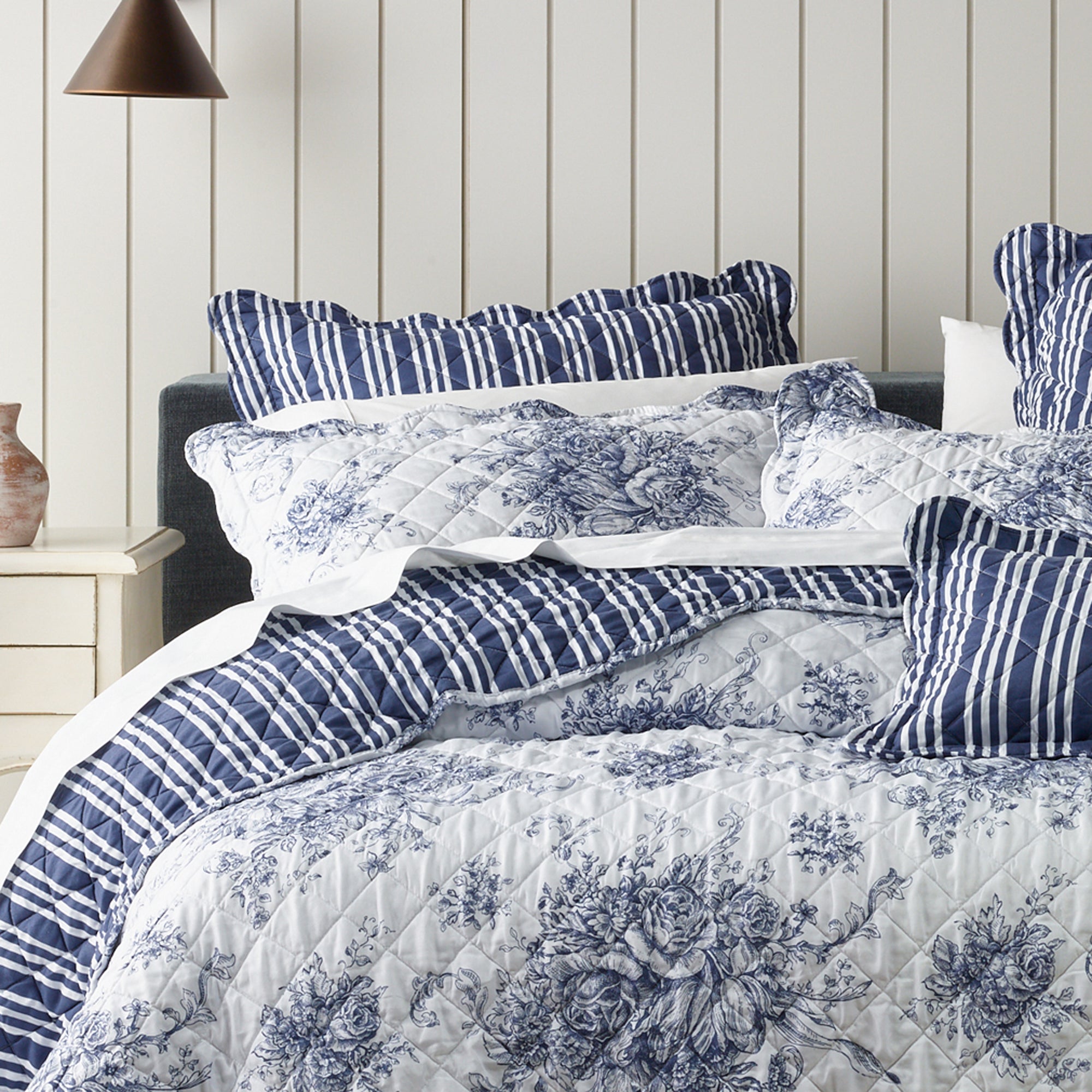 Amorette Bedspread Set Blue